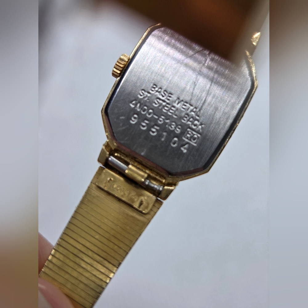 Seiko Quartz Vintage Women's Watch Small Gold Tone Face 6.5" - Picture 4 of 11